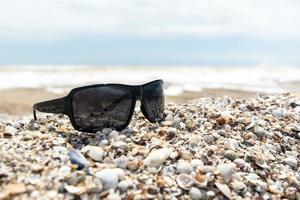 Sonnenbrille am Meer foto