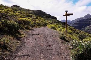 Straße durch das szenisch Landschaft foto