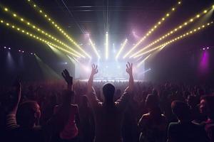 Zukunft von überfüllt Konzert Halle auf Bühne mit Szene Bühne Beleuchtung, Felsen Show Performance foto