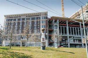 Tacoma, USA. März 2021. indisch Totem Skulptur auf Innenstadt Straße foto