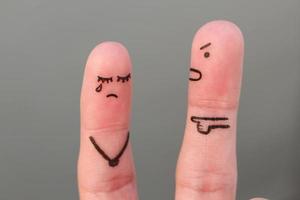 Finger Kunst von Familie während Streit. Konzept von Mann Geschrei auf Ehefrau foto
