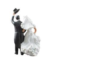 Miniatur Braut und Bräutigam Paar lokalisiert auf einem weißen Hintergrund foto