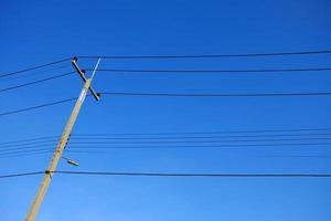 elektrisch Pole mit schön Blau Himmel Hintergrund. foto