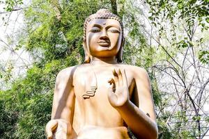 Buddhist Skulpturen beim ein Tempel im Bangkok, Thailand foto