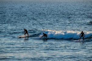 Surfen im Ozean foto