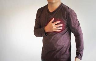 Brustschmerzen und Lungenentzündung, Mann kann wegen enger Brust und Herz nicht atmen foto