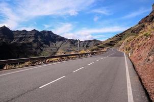 Straße durch das szenisch Landschaft foto