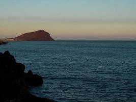 Sonnenuntergang über dem Meer foto