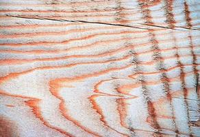 Detail eines rauen Holzbretts mit Linien foto