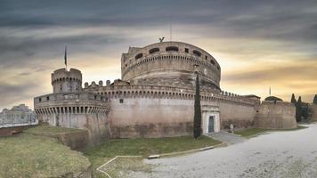 Burg sant'angelo im Rom mit digital hinzugefügt Himmel foto