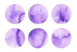 violett Aquarell Kreise Satz. lila abstrakt runden geometrisch Formen auf Weiß Hintergrund. aquarelle Flecken auf Papier Textur. Vorlage zum Ihre Design. foto