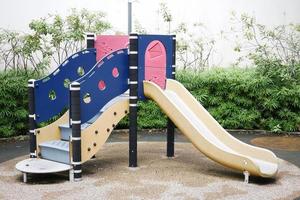 bunt Spielplatz auf Hof im Singapur foto