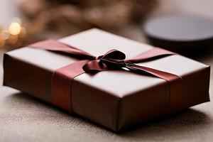 klein süß braun Geschenk Box mit Bokeh Hintergrund, Hintergrund und Hintergrund. foto