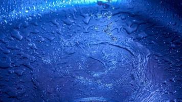 Blau Wasser fallen schließen oben Fokus Bild foto