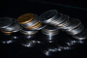 indisch Münze Währung Sammlung Gold und Silber. foto