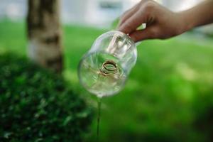 Champagner mit Ring schließen oben foto