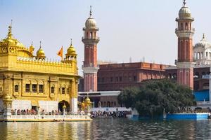 schön Aussicht von golden Tempel Harmandir sahib im Amritsar, Punjab, Indien, berühmt indisch Sikh Wahrzeichen, golden Tempel, das Main Heiligtum von sikhs im Amritsar, Indien foto