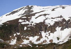 juneau Stadt, Dorf schneebedeckt Berge im Frühling foto