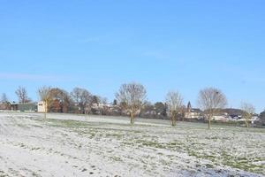 Schnee beim ein Dorf foto