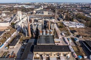 Antenne Panorama- Aussicht von Rohre wie von ein alt verlassen Fabrik foto
