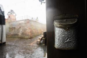 Jahrgang Post Mail Box gegen Schloss Mauer. foto