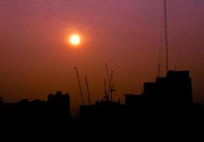 Bau bei Sonnenaufgang Silhouette foto