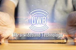 Ultra-Breitband uwb ist ein kurze Reichweite Radio Kommunikation Technologie auf Bandbreiten von 500MHz oder größer und beim sehr hoch Frequenzen. gesamt, es funktioniert ähnlich zu Bluetooth und W-lan. foto