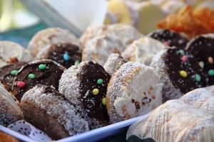 Alfajores gebraten Kuchen und Churros zum Verkauf beim das Straße Messe foto