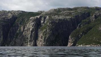 Berglandschaft und Fjord, Norwegen foto