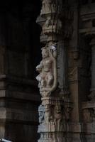 schön Skulptur im das Vijaya Vithala Tempel im Hampi foto