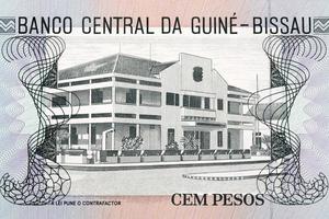 zentral Bank Gebäude im bissau von Guinea-Bissau Peso foto