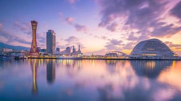 Skyline und Hafen von Kobe in Japan foto