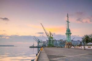 Skyline und Hafen von Kobe in Japan foto