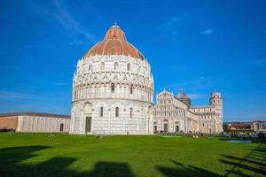 Kathedrale von Pisa und der schiefe Turm foto