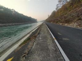 Ganga Fluss und Mountian Aussicht foto