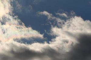 stürmisches Wetter und dunkle Wolken foto