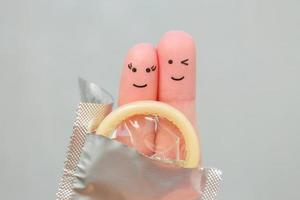 Finger Kunst von glücklich Paar. Konzept von sicher Sex. foto