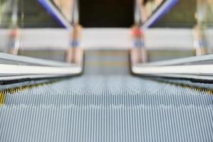 Rolltreppe im Einkaufszentrum foto