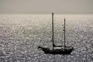 Schiff auf das Küste foto