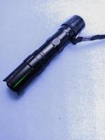 klebrig Taschenlampe Mini zum Notfall benutzt foto