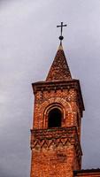 oben von das Backstein Glockenturm foto