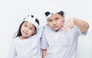 Bruder und Schwester im thailändisch Uniform Schüler foto