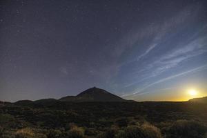 ein Nacht Zeit Star Schuss von das Berge von Tenerife foto