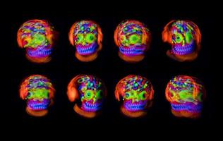 Neon- glühen Maske unheimlich Gesicht foto