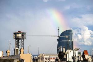 Regenbogen Über Barcelona Stadt foto