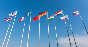das National Flaggen von neun Nationen, Thailand, Süd Korea, Frankreich, Schweden, China, Deutschland, Tschechisch Republik, Niederlande, Indien foto