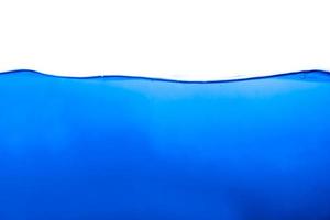 abstrakt Blau Farbe Wasser planschen isoliert auf Weiß sauber Hintergrund, Wasser Spritzen foto
