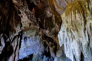 Innerhalb das felsig Höhle foto