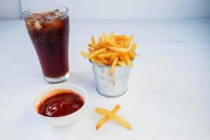 Pommes und Soda foto