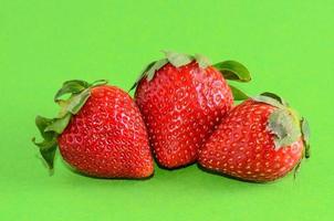 Erdbeeren auf Hintergrund foto